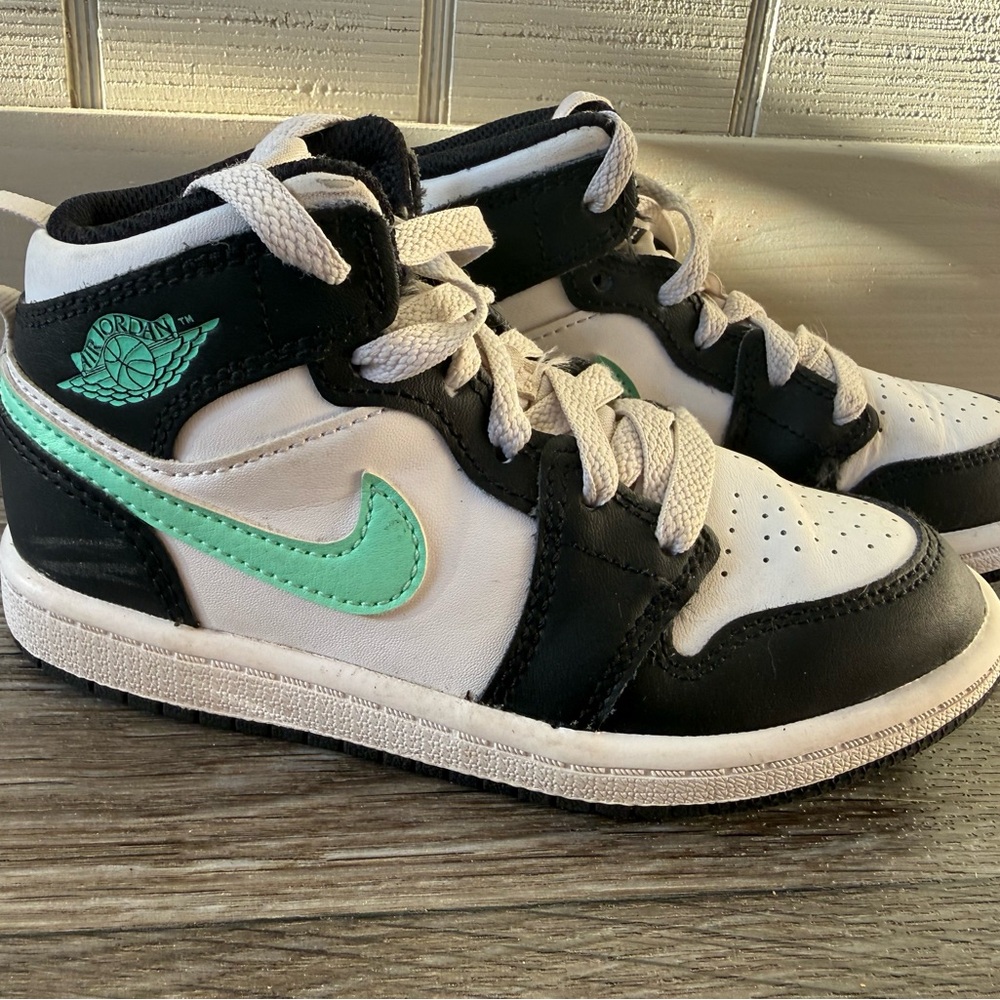 Nike Kids High-Top Sneakers in Black, White & Mint
